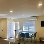 Private Modern Guesthouse With Backyard